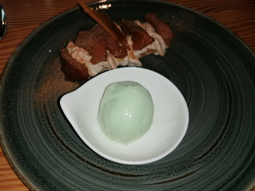 Feuilleté de Pomme Chantilly À la Cannelle Et Sorbet Pomme Verte