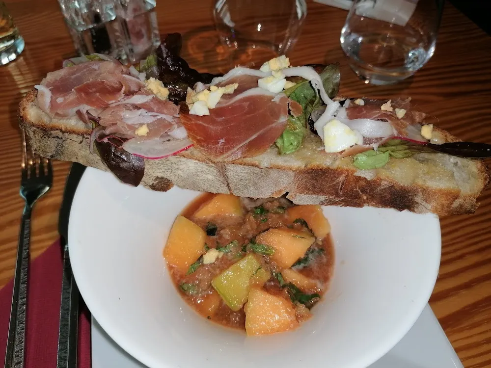 Melon Au Porto Et Menthe Tartine de Jambon Serano